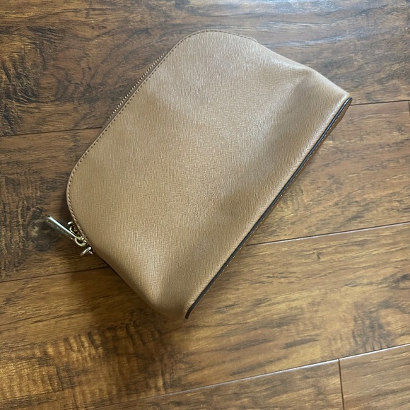 Michael Kors Large Cindy Dome Crossbody Bag - Picture 3 of 9